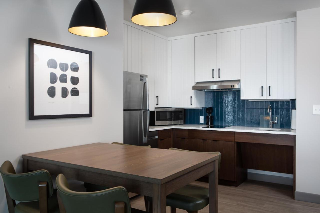 Staybridge Suites,IA